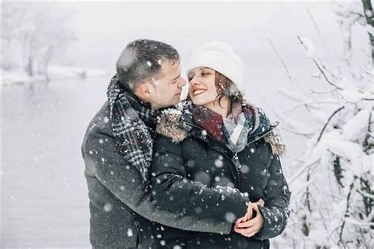 梦见前女友和别人亲热