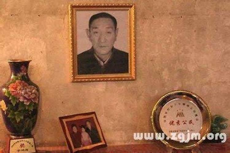 梦到自己已故的亲人又出殡
