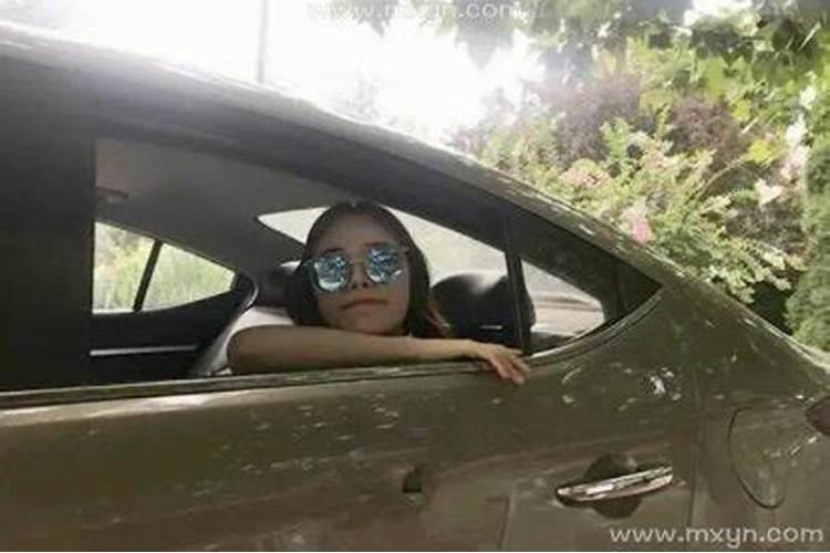 梦见女朋友跟别人跑了是什么意思？