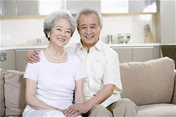 梦见死去的爷爷奶奶跟我讲话