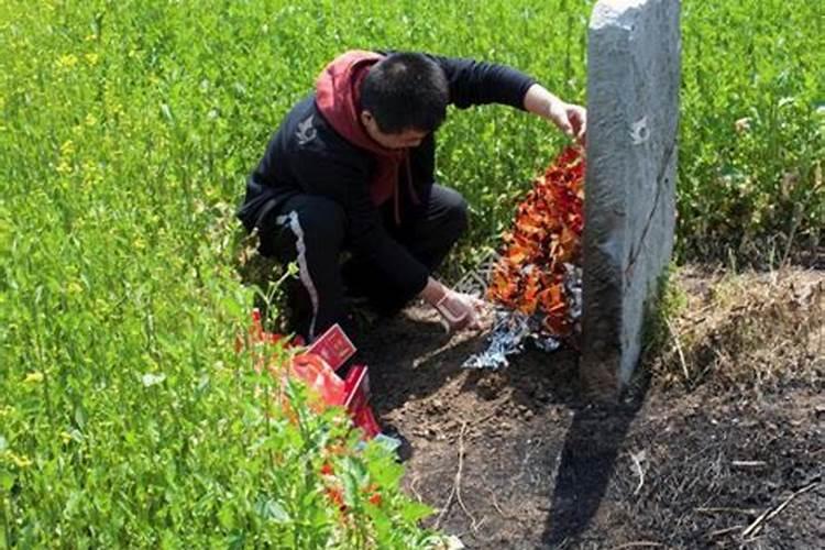 梦到上坟烧火是什么预兆？