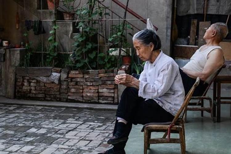 梦见逝去的爷爷奶奶代表什么意思？