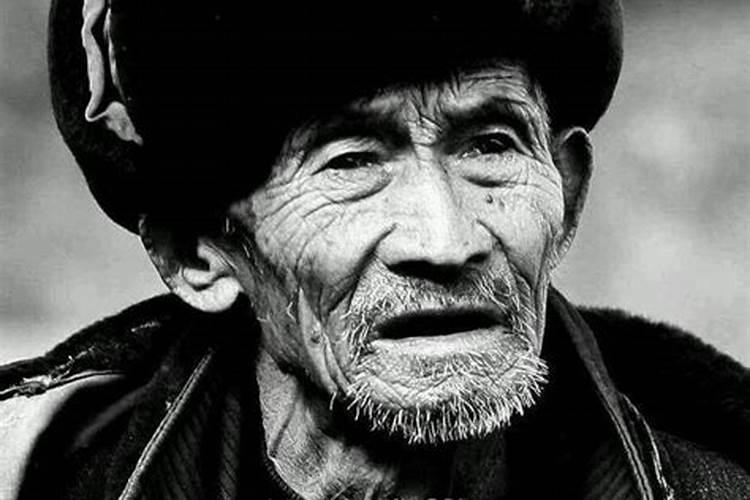 梦见很多老头是预兆什么？