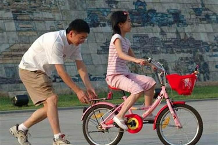 梦见别人骑自行车回家