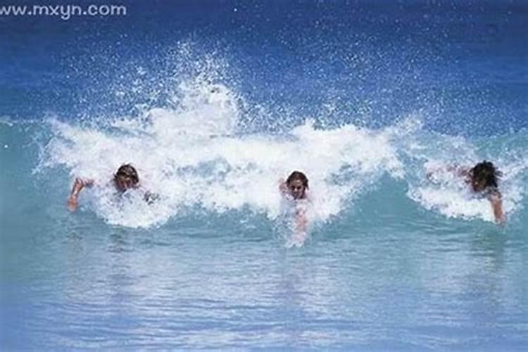 梦见大海涨潮亲人在海里出不来