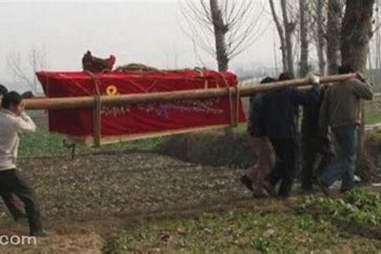 梦见抬死人棺材出殡是什么预兆梦？