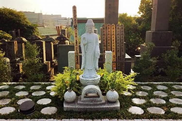 梦见墓地在室内修建什么意思？