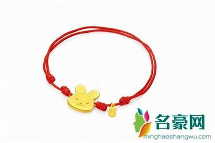 本命年红绳洗澡可以摘吗？