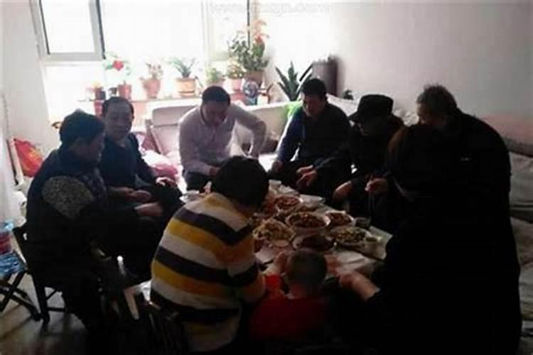 梦见跟爸爸在一起吃饭
