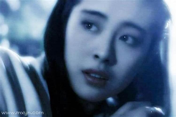 梦见漂亮的女鬼缠着我
