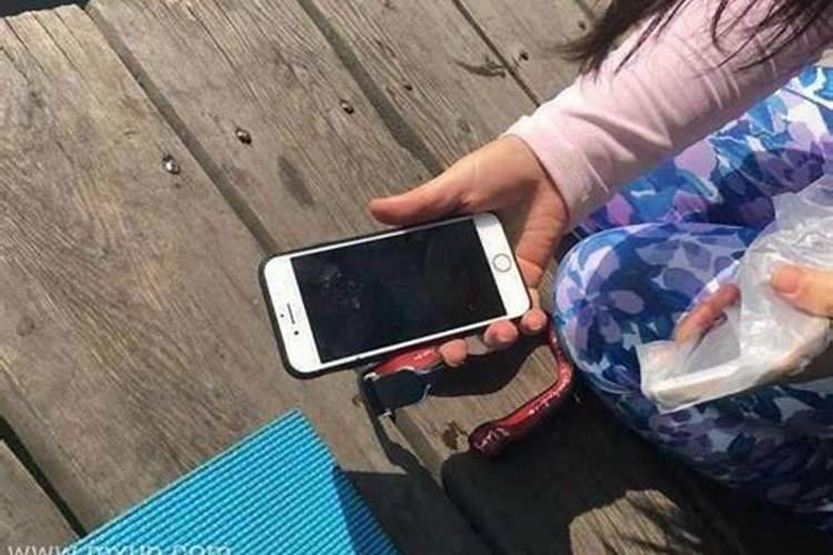 梦见手机被别人捡到了不愿意归还