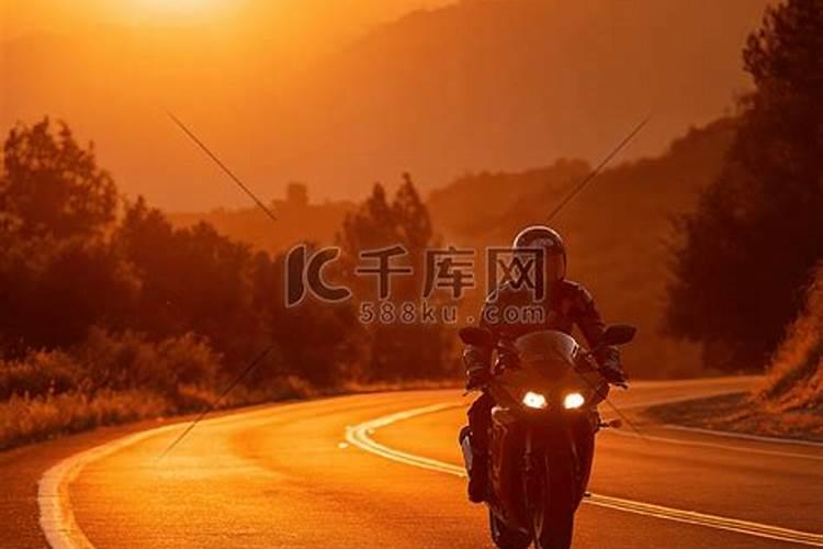 梦到骑摩托车上山路