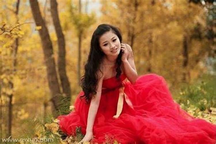 梦到红色衣服什么意思？
