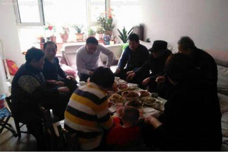 梦见亲戚来我家吃饭是什么意思？