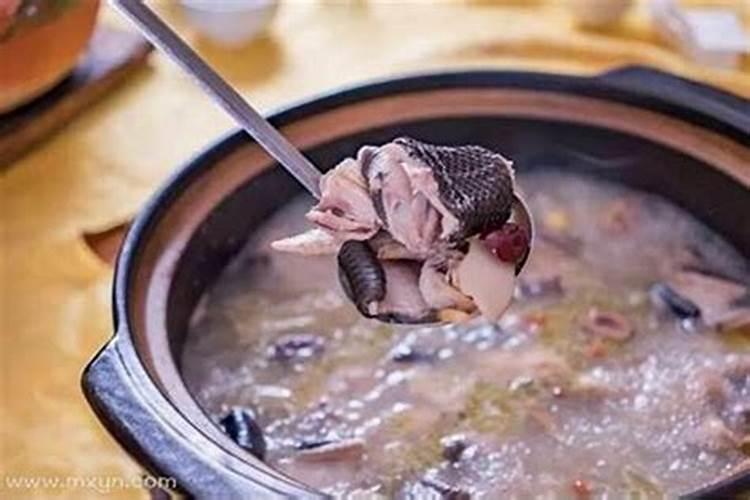 梦见吃蛇肉是什么意思啊？