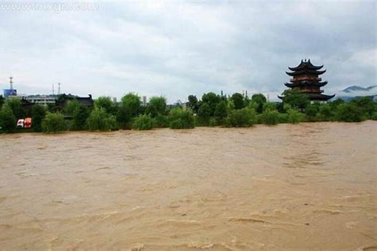 梦见发洪水都安然无恙