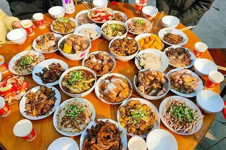 腊月30什么时候吃年饭？