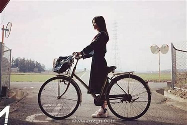 梦见好多人骑车回家？