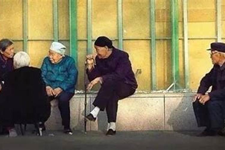 梦见老人过世是好事还是坏事呢？