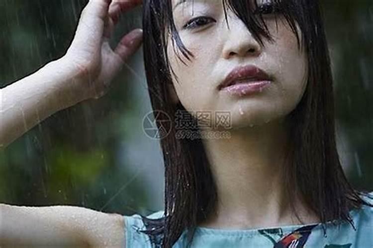 梦到下雨把头发淋湿
