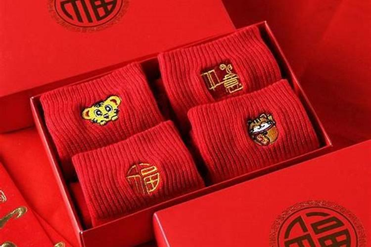 为什么本命年要穿红色袜子？
