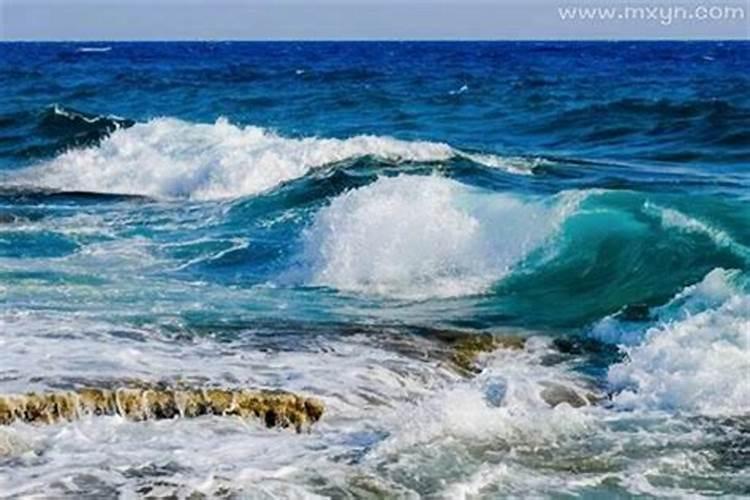 梦见大海水满满的要溢出来