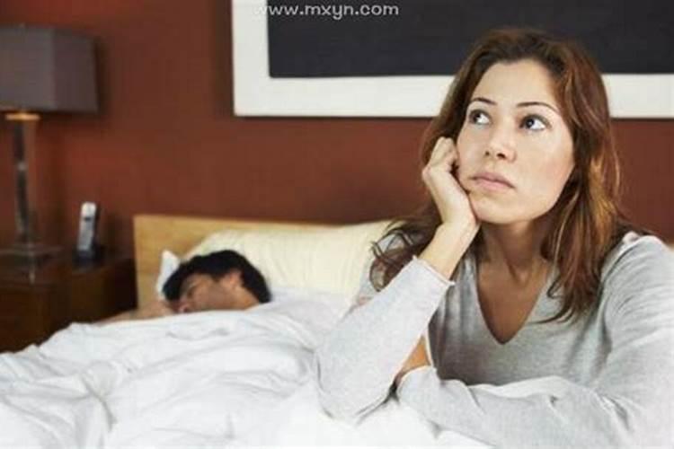梦见老婆和别的男人睡一床