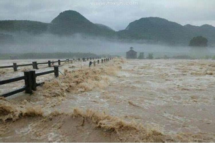 梦见洪水滚滚是什么征兆周公解梦？
