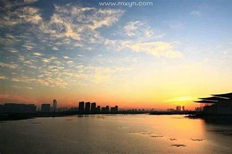 梦见一条大河是什么意思？