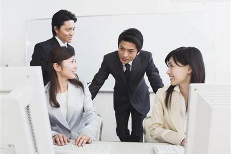 梦见女性同事是什么意思呢？