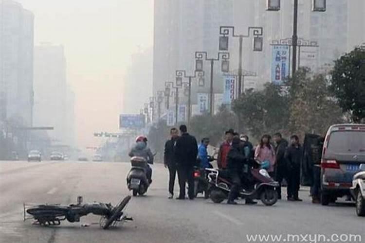 梦见被汽车撞但是没事