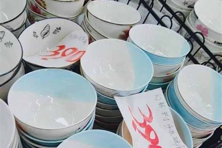 小年买几个新碗吃饭？