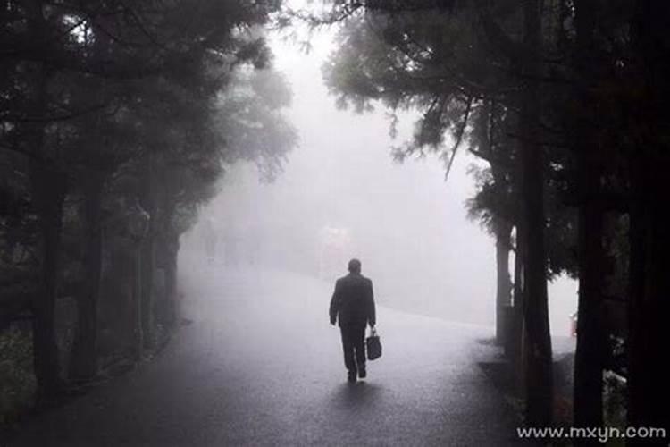 梦见死去的爸爸自己放声大哭
