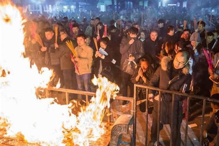 正月初一烧香祭祖