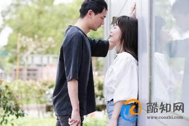 梦见男朋友前女友钱多？