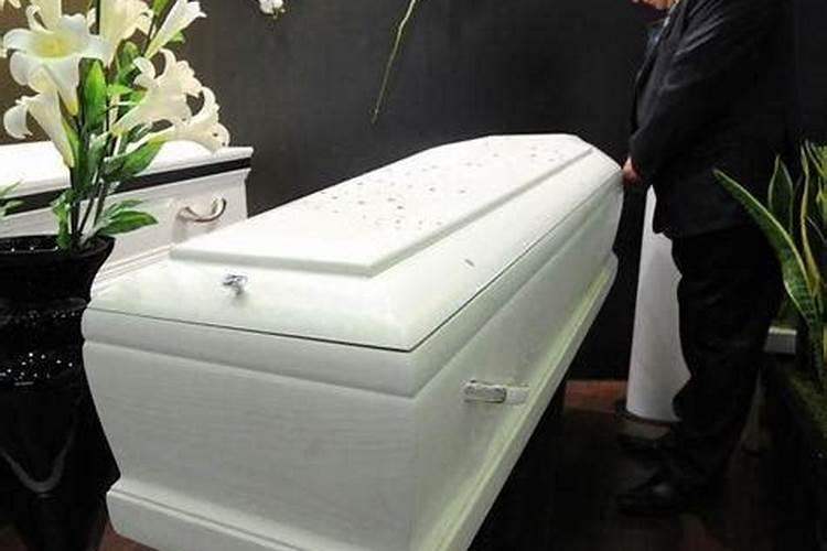 梦见儿子死了装进棺材