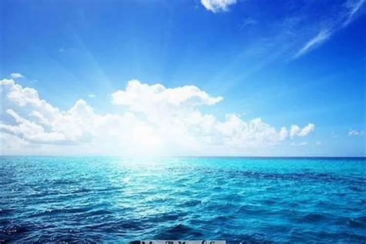梦见大海水很蓝特别清澈什么意思？