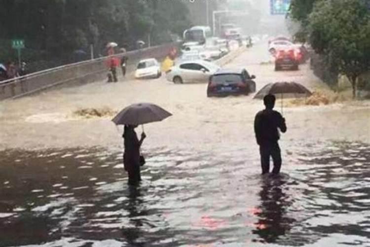 梦见暴雨预示着什么？