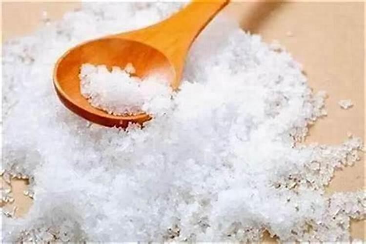 去霉运把盐放左肩是真的吗？