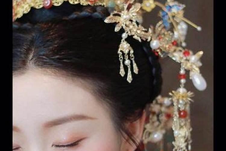 梦见情人穿我的新衣服