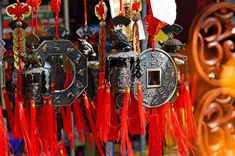 属蛇犯太岁佩戴什么生肖化解？
