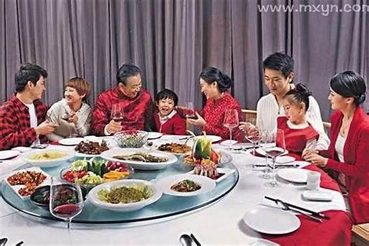 梦见亲人一起吃饭好不好梦？