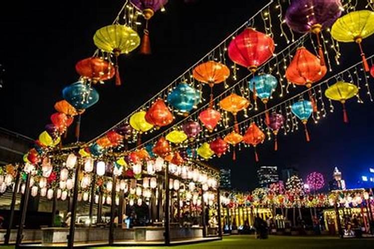 香港中秋节休息几天？