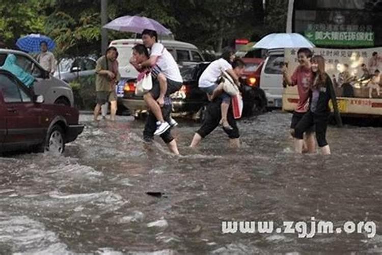 梦见洪水来势汹汹但人没事
