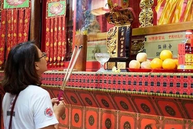 小年夜什么时候上香？