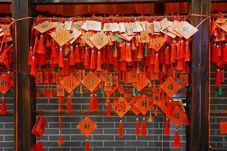 防小人去寺庙里求什么？