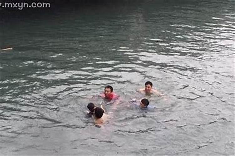 梦见孩子走丢掉水里了
