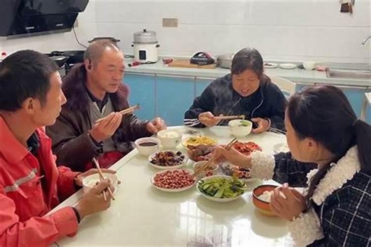 梦见离去的姐姐娃娃在我家吃饭