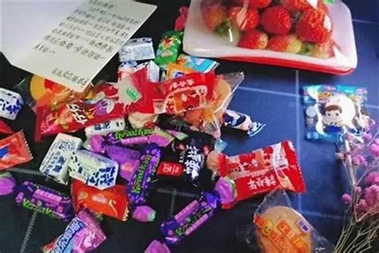 梦见女人给我要吃的什么意思？