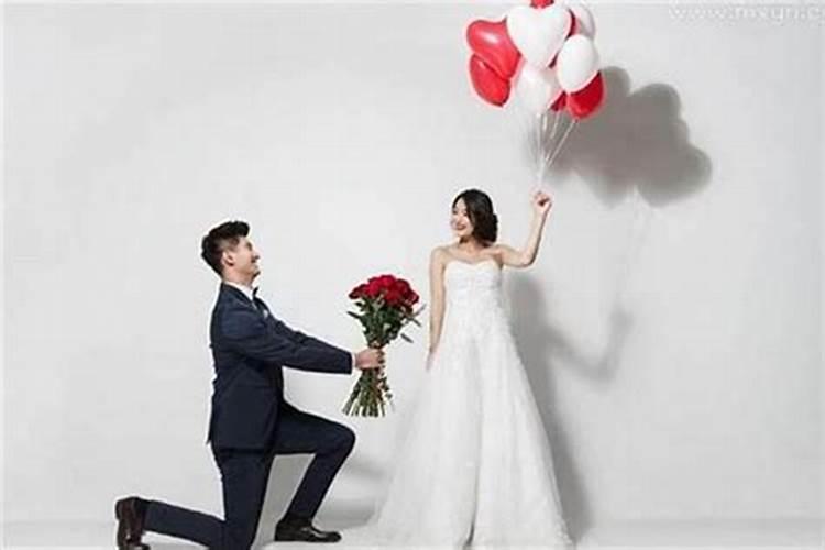 梦见女生向自己求婚
